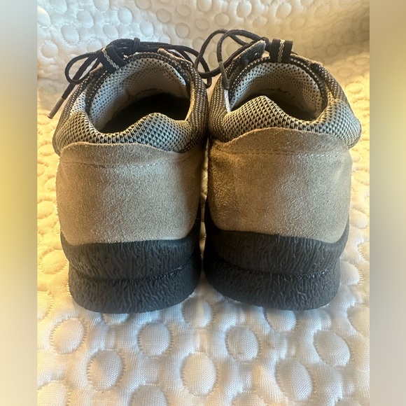 Ecco Women’s Soft Sneaker Suede Gray Size 38 (US 8/8.5) - Picture 7 of 9